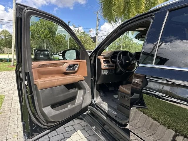 2024 Chevrolet Suburban High Country photo 22