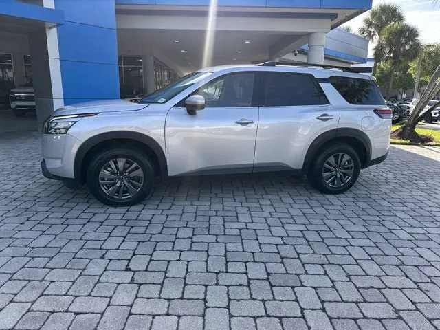 2025 Nissan Pathfinder SV photo 31