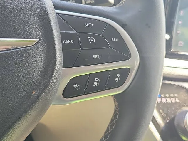 2024 Chrysler Pacifica Hybrid Select photo 26