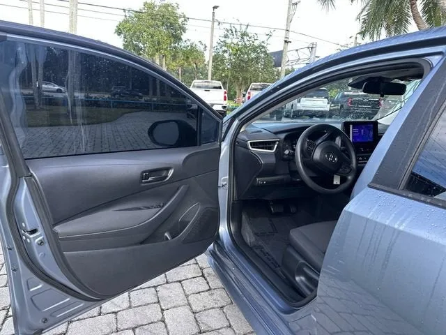 2023 Toyota Corolla LE photo 22