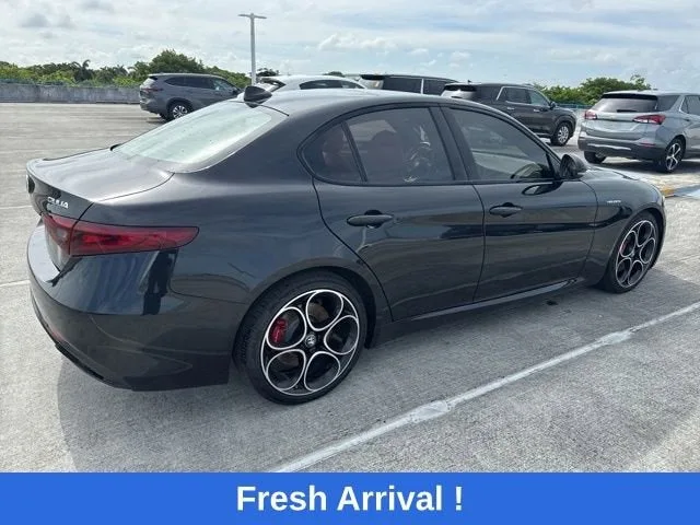 2022 Alfa Romeo Giulia Veloce photo 14