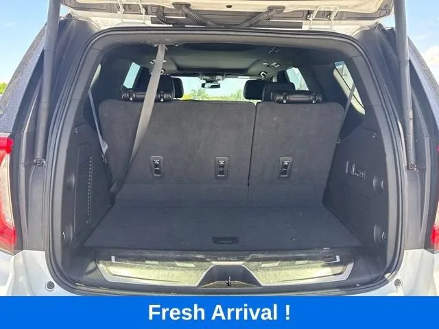 2023 GMC Yukon AT4 photo 13