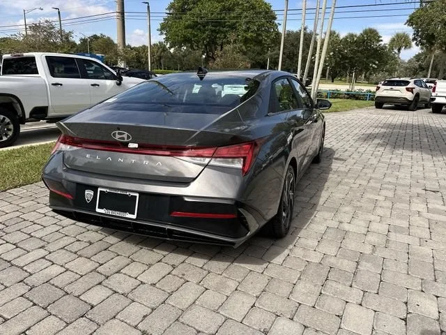 2025 Hyundai Elantra SEL Convenience photo 37