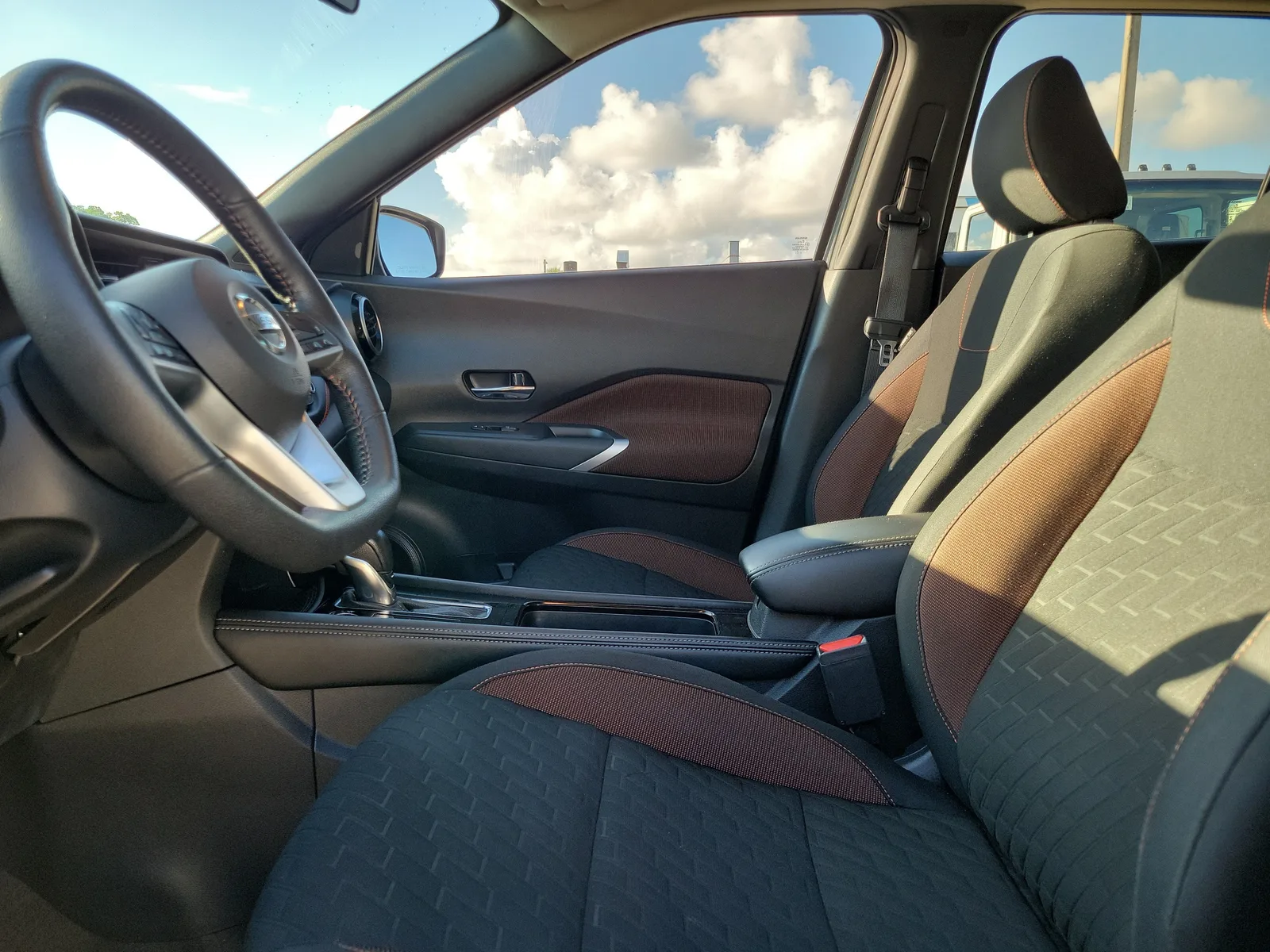 2021 Nissan Kicks SR photo 21