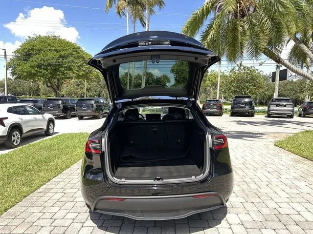 2023 Tesla Model Y Long Range photo 28