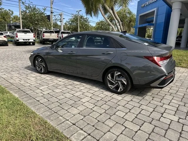 2025 Hyundai Elantra SEL Convenience photo 33