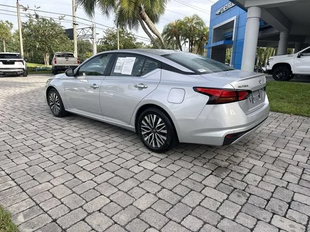 2024 Nissan Altima 2.5 SV photo 32