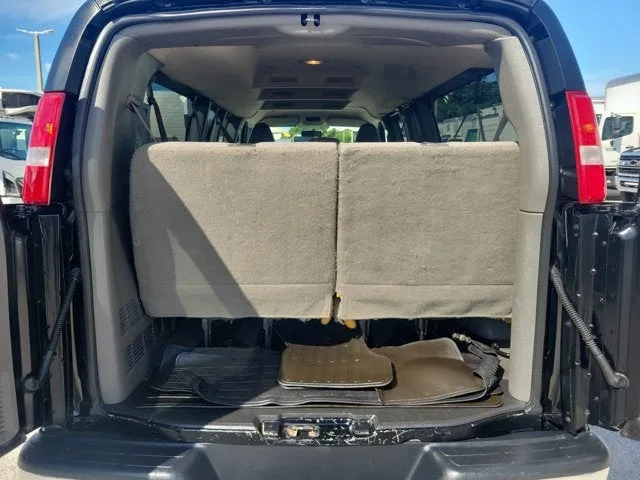 2018 Chevrolet Express Passenger 3500 LT photo 12
