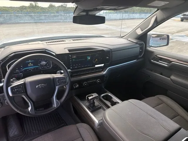 2023 Chevrolet Silverado 1500 RST photo 13