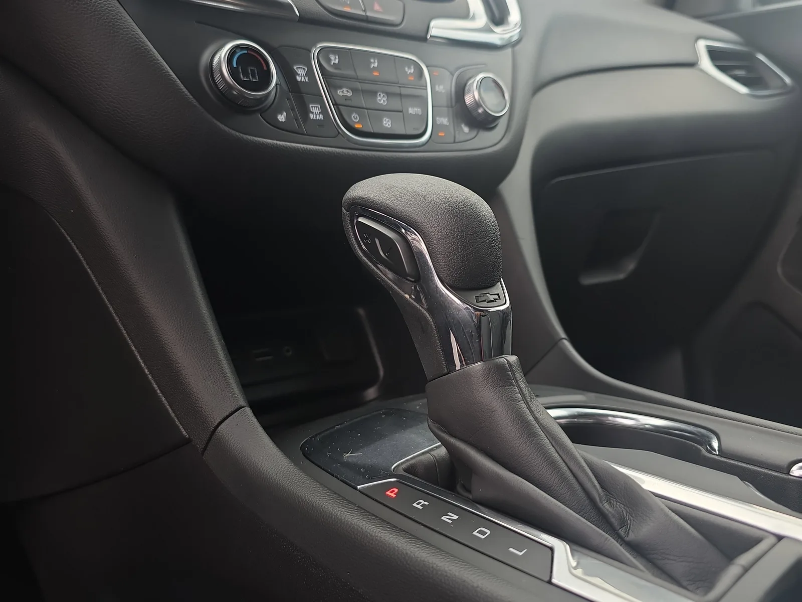 2024 Chevrolet Equinox LT photo 32