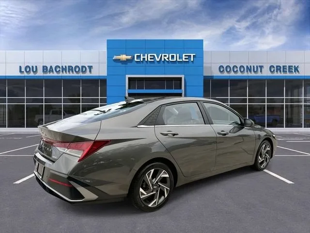2024 Hyundai Elantra Limited photo 8