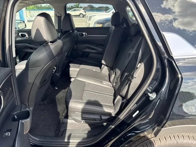 2026 Kia Sorento S photo 3