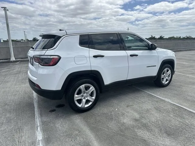 2023 Jeep Compass Sport photo 15