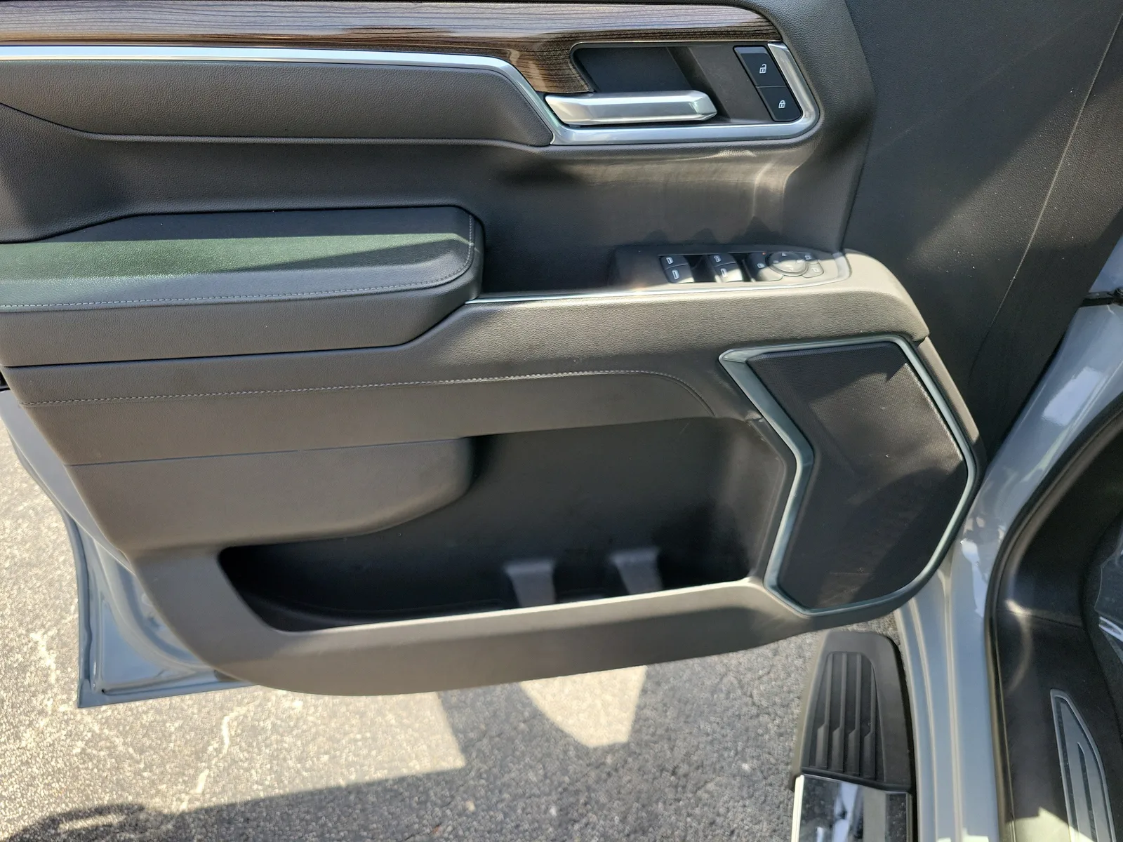 2024 Chevrolet Silverado 1500 LT photo 23