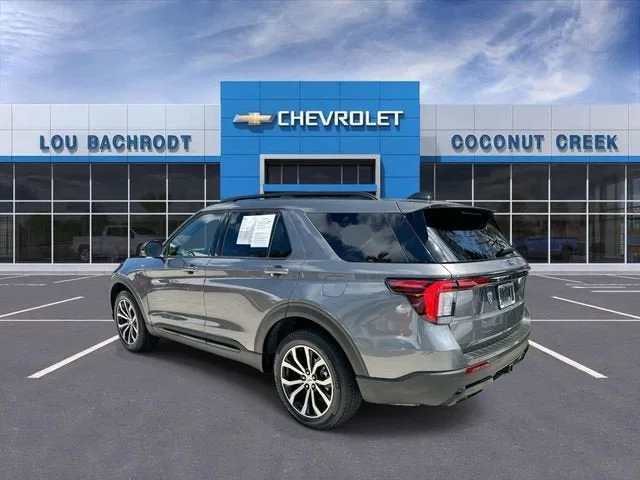 2025 Ford Explorer ST-Line photo 6