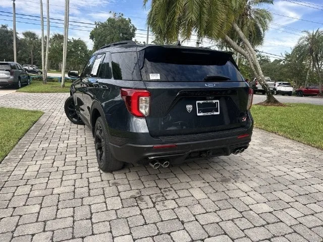 2023 Ford Explorer ST photo 12