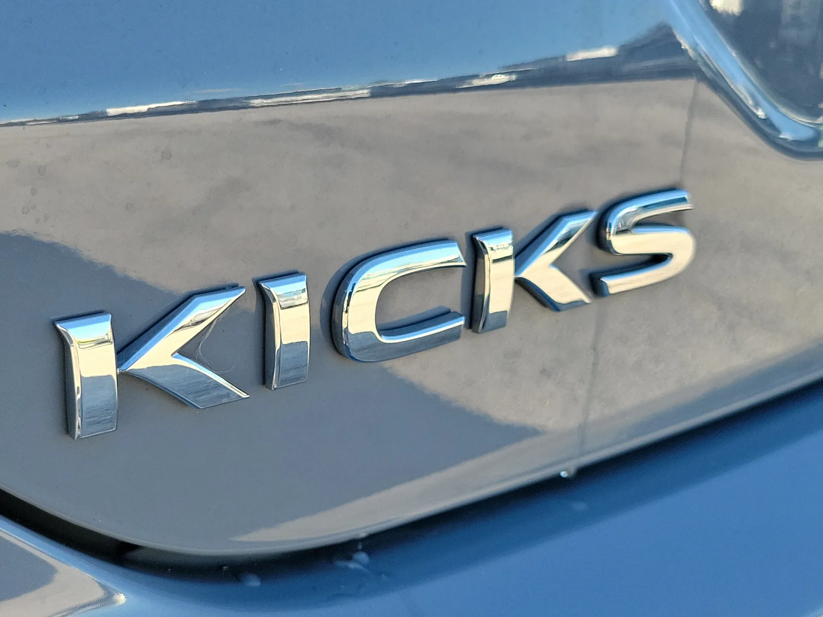 2021 Nissan Kicks SR photo 11