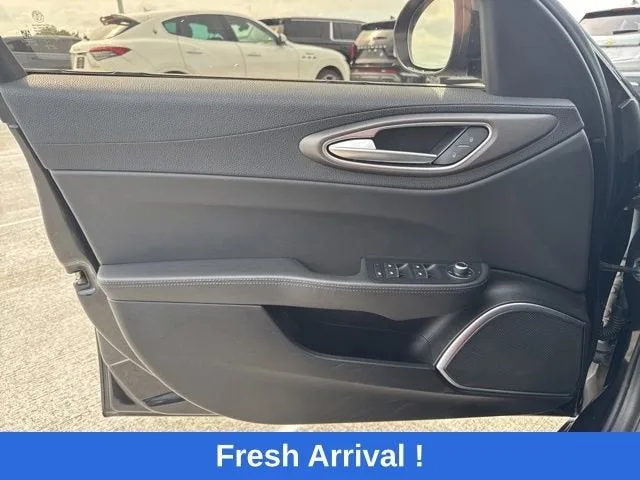 2022 Alfa Romeo Giulia Veloce photo 12