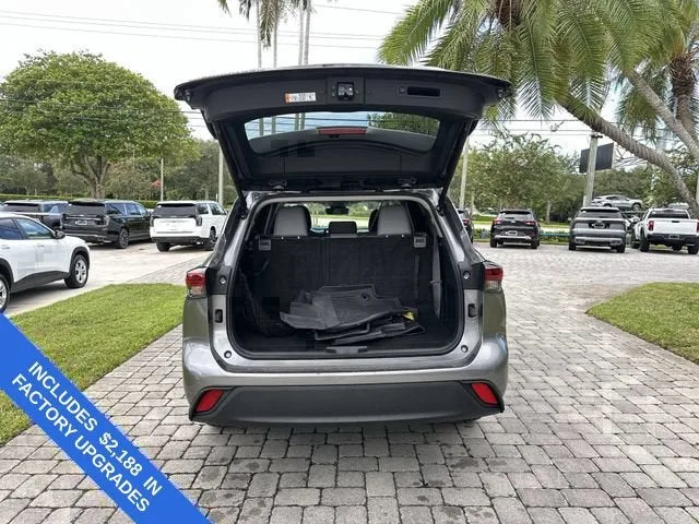 2025 Toyota Highlander LE photo 28