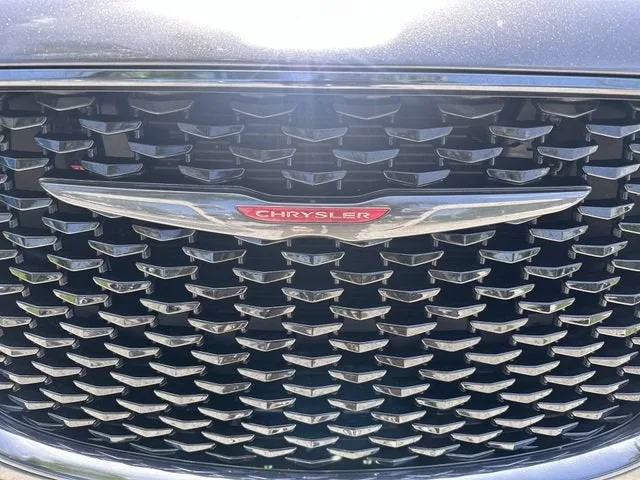 2023 Chrysler 300 300S photo 10