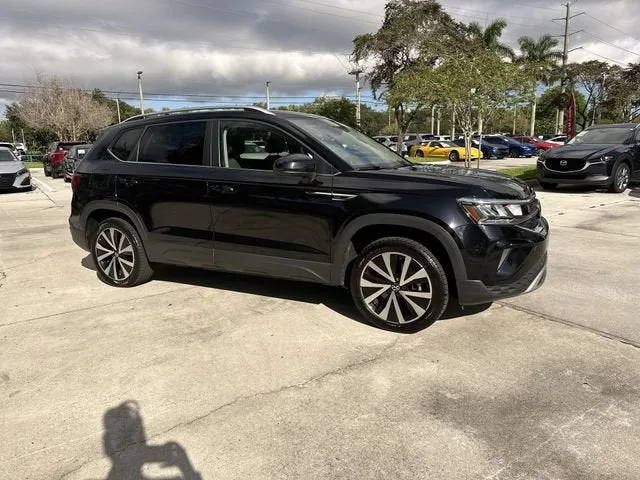 2024 Volkswagen Taos SE photo 14