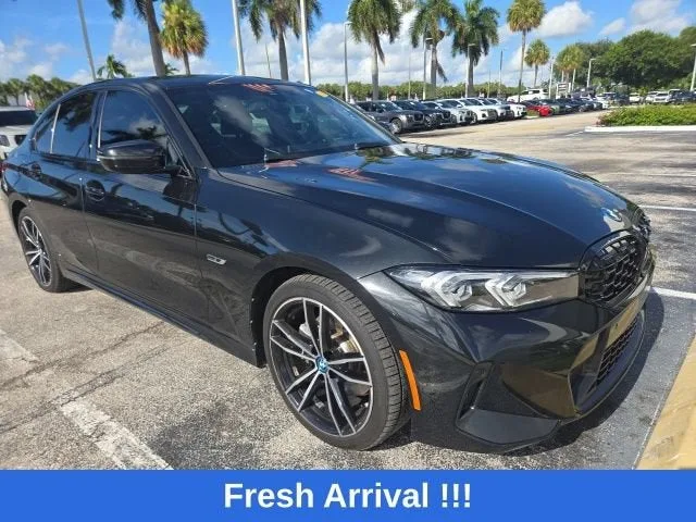 2023 BMW 3 Series 330e photo 4