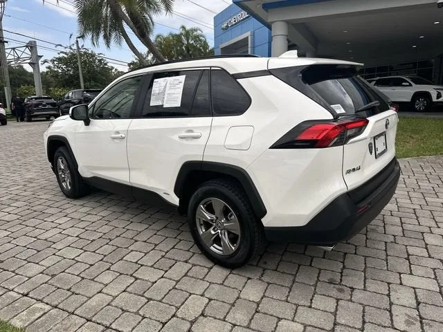 2023 Toyota RAV4 Hybrid XLE photo 35