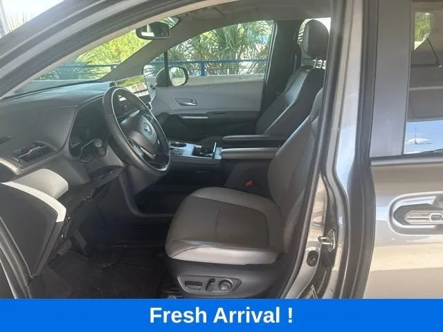 2026 Toyota Sienna XLE photo 2
