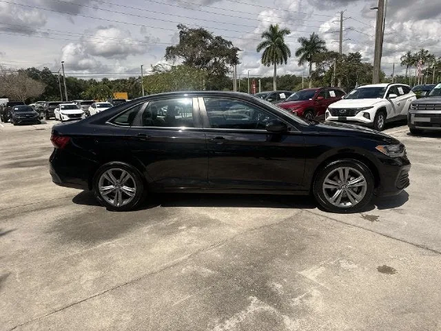 2024 Volkswagen Jetta SE photo 14