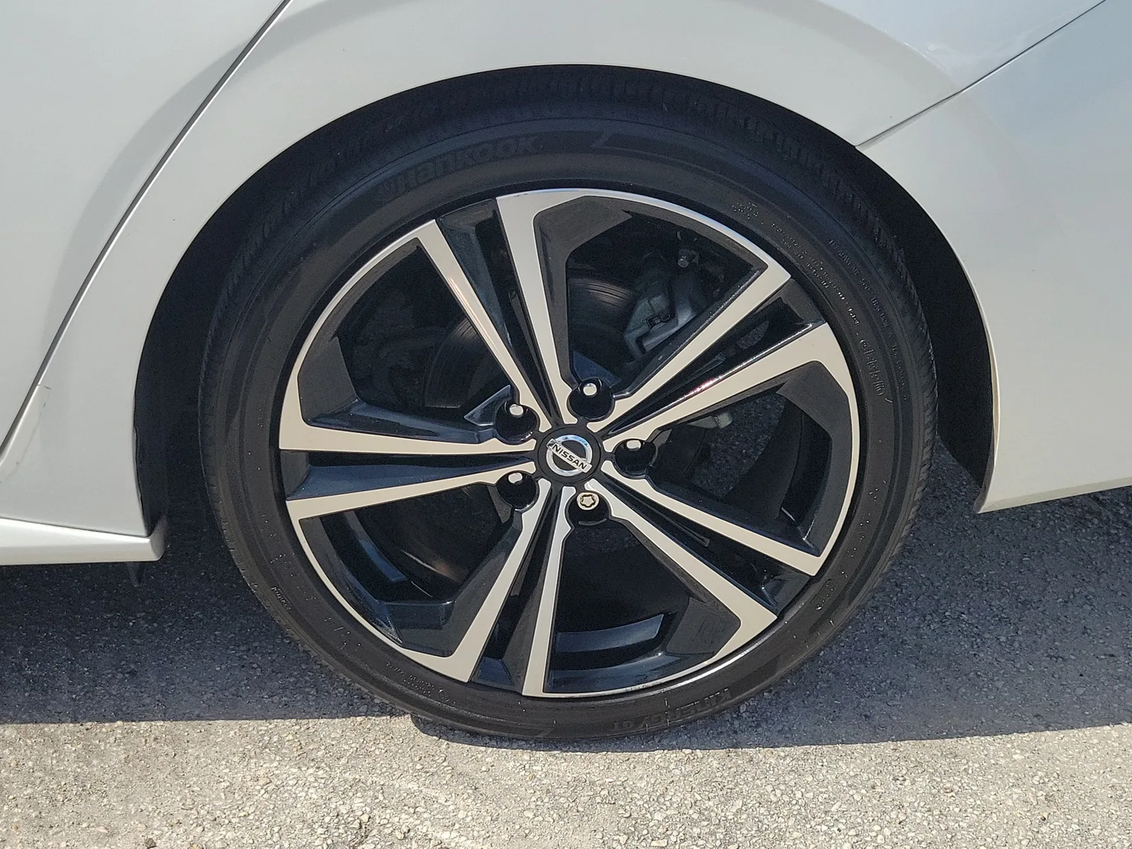 2021 Nissan Sentra SR photo 9
