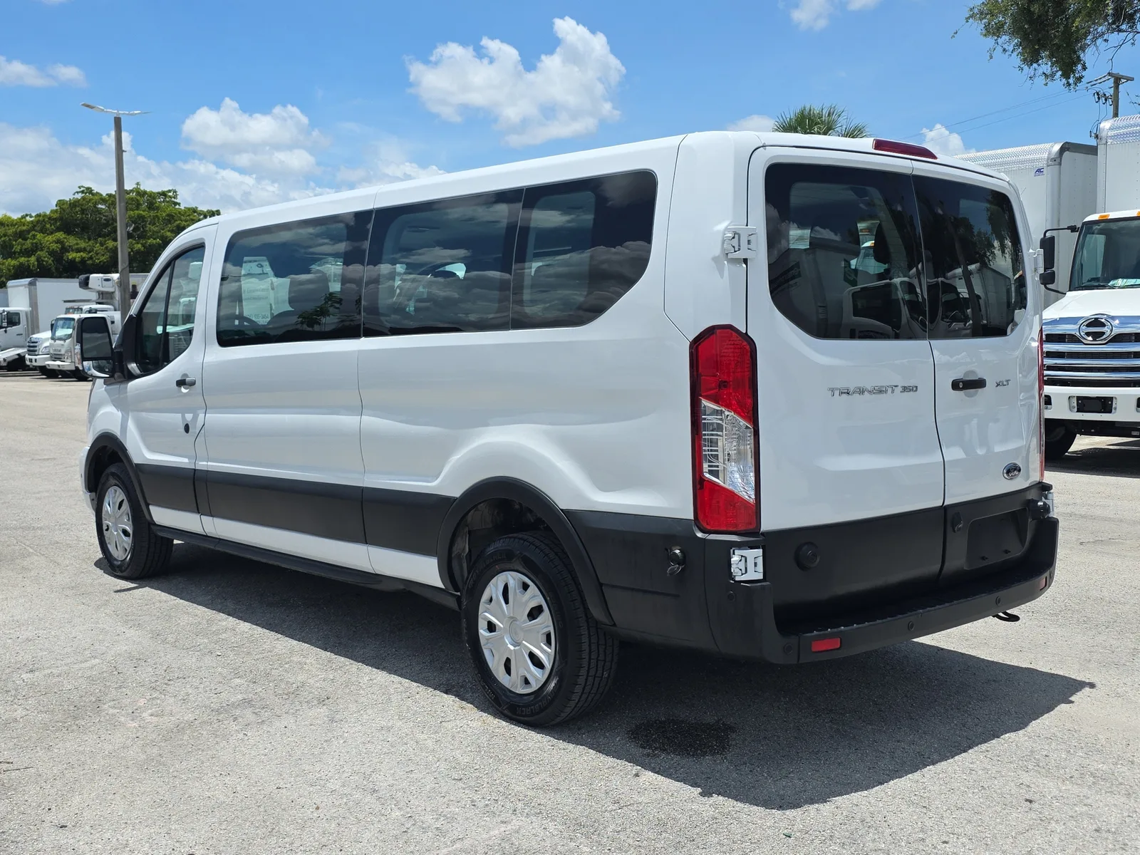 2024 Ford Transit Passenger Wagon XL photo 5