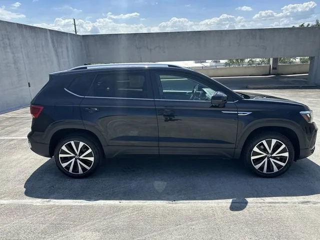 2024 Volkswagen Taos SE photo 17