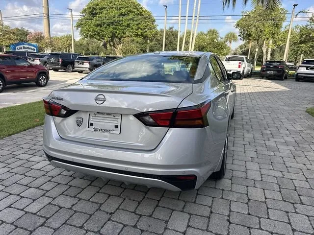 2025 Nissan Altima S photo 36