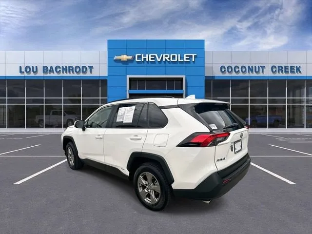 2023 Toyota RAV4 Hybrid XLE photo 6