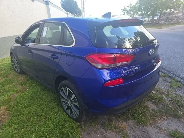 2020 Hyundai Elantra GT 5DR HB AT photo 5