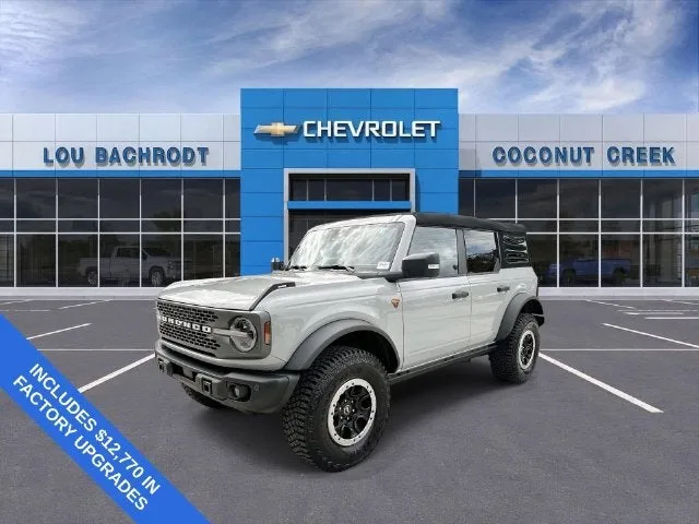 2023 Ford Bronco Base photo 4
