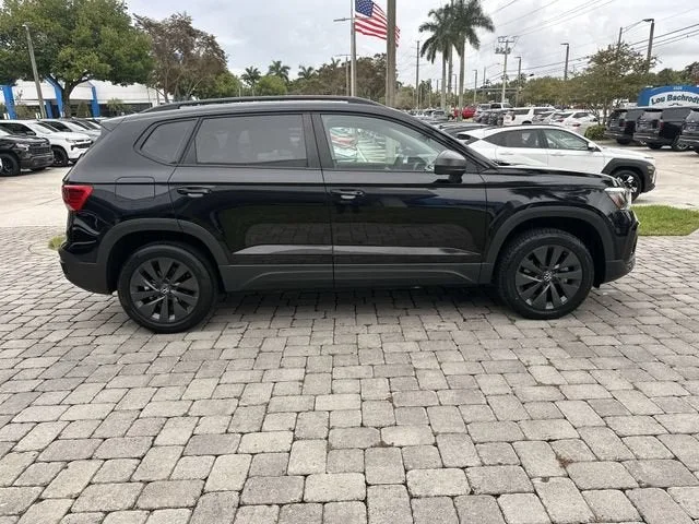2022 Volkswagen Taos S photo 14