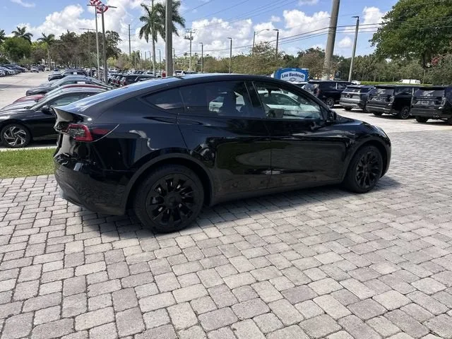 2023 Tesla Model Y Long Range photo 38