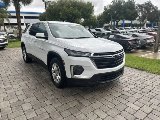 2023 Chevrolet Traverse LS photo 16
