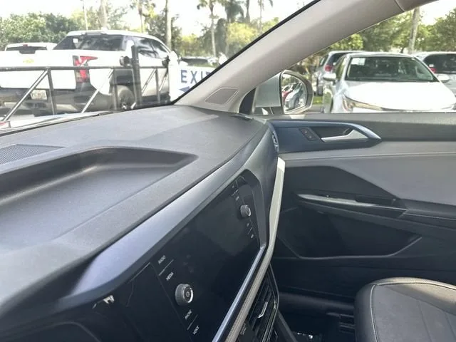 2024 Volkswagen Taos SE photo 25