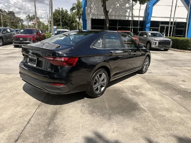 2024 Volkswagen Jetta SE photo 38