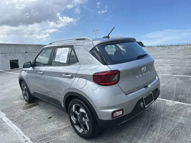 2025 Hyundai Venue SEL photo 34
