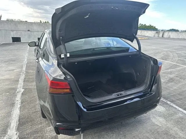 2024 Nissan Altima 2.5 SV photo 28