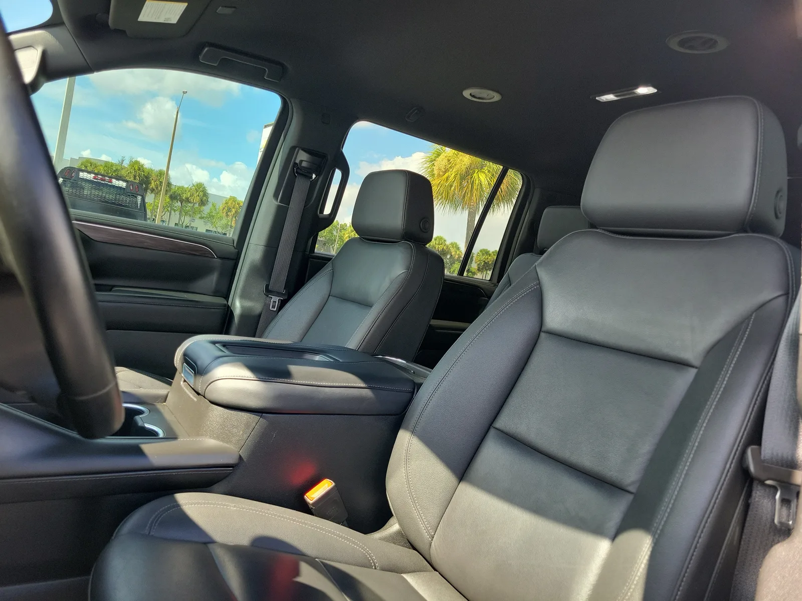 2024 Chevrolet Suburban LT photo 22
