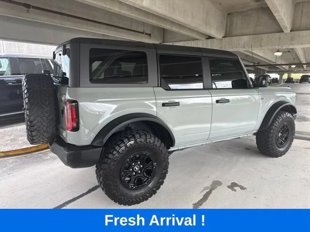 2023 Ford Bronco Base photo 16