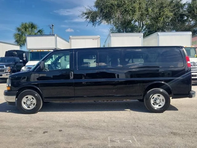 2018 Chevrolet Express Passenger 3500 LT photo 6