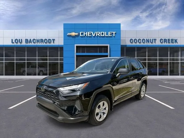 2024 Toyota RAV4 LE photo 4