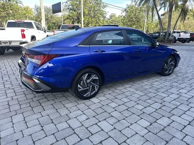 2025 Hyundai Elantra SEL Convenience photo 36