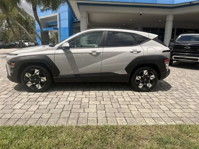 2025 Hyundai Kona SEL photo 32