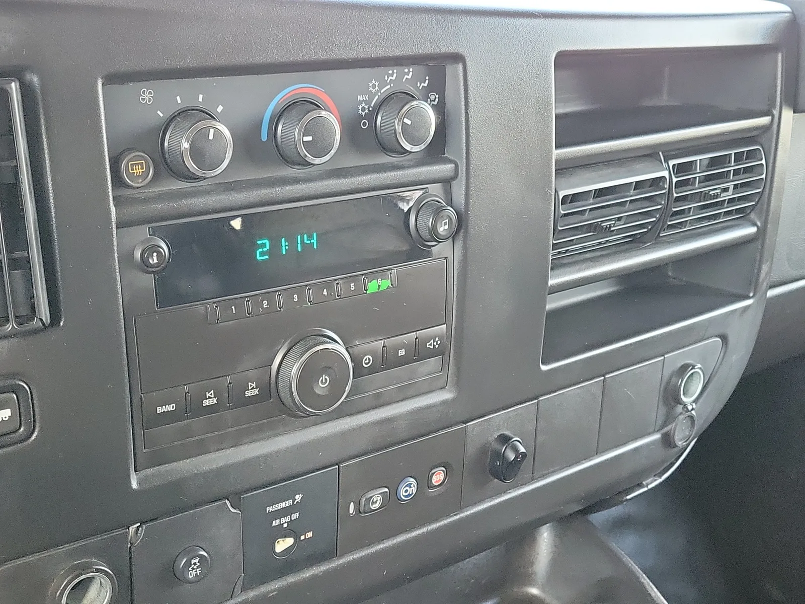 2014 Chevrolet Express Passenger 2500 LS photo 26